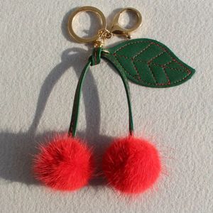 Lindo gracioso y esponjoso Mink Fur Pompom Cherry Carphin para llaves Pom Caqueta de llave de llave Mujer Charmet Mochila Costo 240428