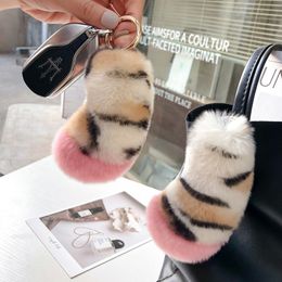 Schattige bont auto sleutelhangers luipaard kleine puff staarten tas charme mode geschenken roze pom pom pluche sleutelhanger