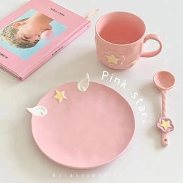 Jolie fille après l'après-midi rose en céramique tasse de café et soucoupe avec cuillère en trois dimensions petites ailes star 240508