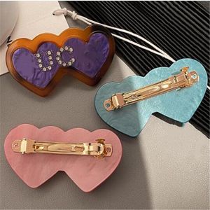 Couptions à cheveux mignons en épingle de luxe Barrettes aimantes Lettre de cœur Clips Hairclips Fashion Women Rhinestone Spring Hairpins Hair Accessories Gift