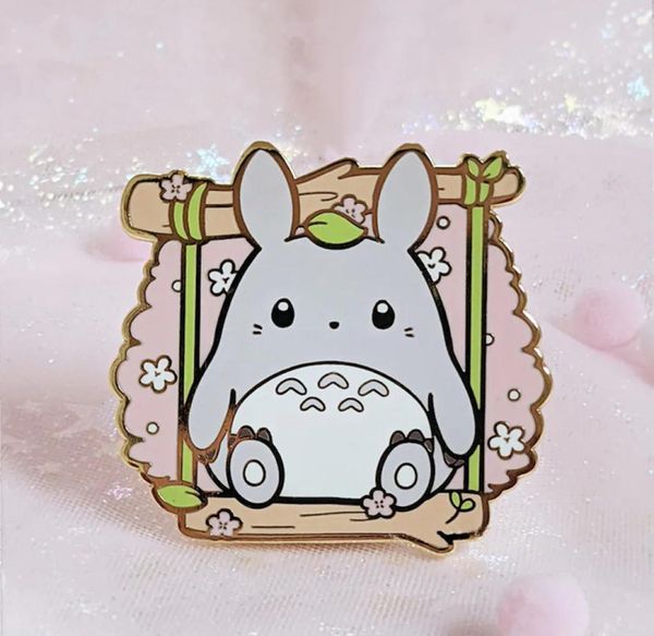 Mignon lapin gris Sakura fleur de cerisier broche en émail dur dessin animé Kawaii Totoro broche accessoires Anime Fans recueillir Badge bijoux 1564003