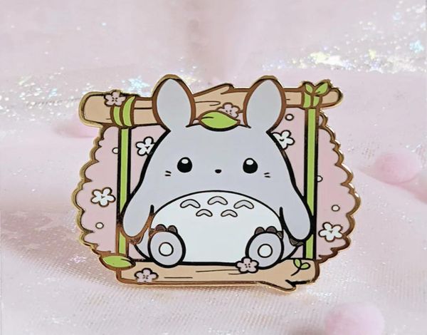 Mignon lapin gris Sakura fleur de cerisier émail dur broche dessin animé Kawaii Totoro broche accessoires Anime Fans recueillir Badge bijoux 2590507