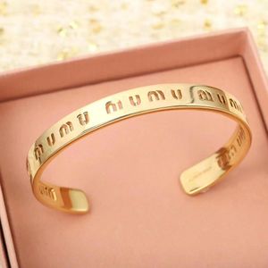 Leuke holle eenvoudige letters Bangle armband voor vrouwen meisjes 18k gouden merk luxe ontwerper liefde nagelarmbanden sieraden vrouw top graad