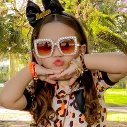 Lunettes de soleil pour enfants mignons Diamond Enfants carrés Sunshades Girl Boy Colorful Lens Sparkling Princess Sun Glassements TRENDY 240417