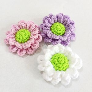 Broches de fleurs tricotées mignonnes femmes filles broches florales au crochet faites à la main robe épingles à vêtements accessoires cadeaux de fête