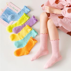 Mignon dentelle bébé filles chaussettes couleur bonbon maille respirant enfants chaussettes printemps été coton princesse filles mi Tube chaussettes