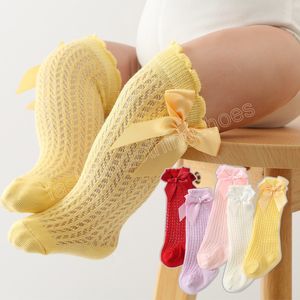 Chaussettes mignonnes en dentelle avec nœud papillon pour filles, couleur unie, chaussettes longues en coton pour nouveau-né, été, maille respirante, chaussettes hautes pour bébé