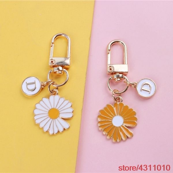Porte-clés mignon petite fleur de marguerite, mode coréenne pour femmes et filles, lettre Alphabet, étui pour écouteurs, pendentif de sac