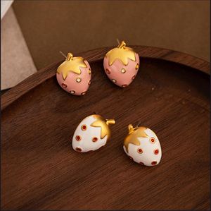 Boucles d'oreilles mignonnes petites fraises Boucles d'oreilles douces et polyvalentes pour femmes Boucles d'oreilles de luxe rétro en émail E386