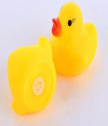 Mignon mini canard jaune en caoutchouc doux flottant sons compresser la voix de bibi toys toys baby lavage salle de bain jeu animaux toys toys jouet 3812351