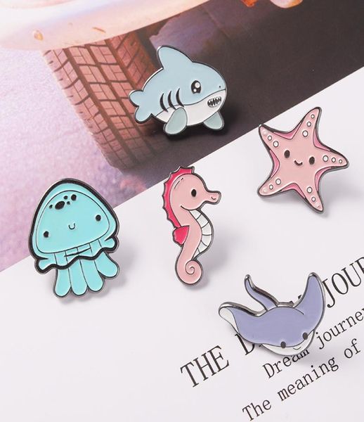 Broches de marques étoiles de poisson mignon de l'océan Pin pour femmes robes de mode manteau de manteau demin demin métal broche drôles badges promotion cadeau bijou6262462