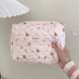 Sac de cosmétique de femme rose mignon maquilleur en coton matelassé Sac de rangement de voyage portable sac de lavage sac à main sac à main sac maman 240422