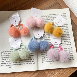 Bandes de cheveux élastiques mignonnes de boule de peluche pour des dames de fille de corde d'anneau de cheveux d'enfants