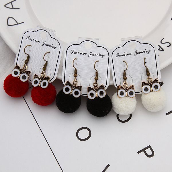 Mignon peluche hibou boucles d'oreilles fourrure pompon boule hibou petites boucles d'oreilles mode féminine noir blanc couleur boucles d'oreilles pour les femmes cadeaux de Noël