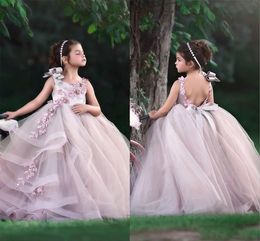 Mignon Princesse Blush Rose Fleur Filles Robes Pour Les Mariages Jewel Neck Dentelle 3D Appliques À Niveaux Filles Pageant Robe Enfants Brithsday Robes