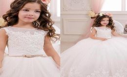 Robes de concours de filles bouffantes mignonnes pour les tout-petits longues robes de demoiselle d'honneur junior bijou dentelle appliques pure manches longues fille de fleur D5629171