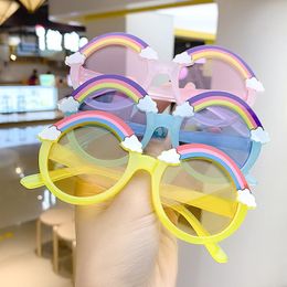 Mignon arc-en-ciel enfants lunettes de soleil coloré cadre Transparent enfants lunettes de soleil UV400 pour garçon filles 6 couleurs en gros