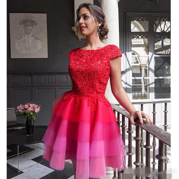 Mignon rouge dentelle manches courtes plafonnées robes de soirée Fuchsia tulle encolure dégagée deux tons jupe à plusieurs niveaux robe de cocktail sur mesure