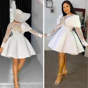 Mignon court blanc robe de soirée de retour manches longues jupe bouffante une ligne sexy femmes dentelle mini robes sur mesure avec des appliques perlées