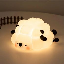 Mignon Silicone veilleuses mouton dessin animé chambre lampe pour enfants chambre décor Rechargeable synchronisation gradation lumière de sommeil 240127