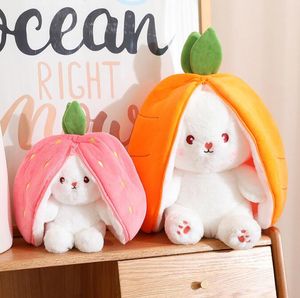 Leuke aardbei konijn wortel transformeren pop knuffel pop sierkussen verjaardagscadeau groothandel