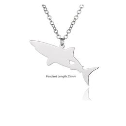 Schattige kleine vis witte haaien walvis ketting met hart kleine straal cetacean ketting roestvrijstalen hanger hanger sleutelbeen kraag choker zee oceaan aquatische mariene sieraden