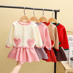 Mignon bébé bébé filles coeur poche cardigan et jupe ensemble pour enfants beaux enfants tenue de Noël année 1-5 ans 210529