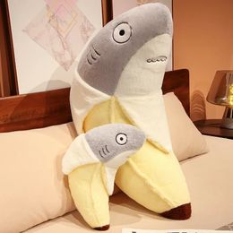 Schattige transformatie Shark Banana Plush Toy Gevulde Kawaii Shark Doll Animal Pillow Soft Cartoon Cushion Kids Girls Kerstcadeau 240402