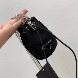 Mignon Triangle Porte-Monnaie Seau Sac Femmes Designer Nylon Sac À Main Mini Fourre-Tout Luxurys Chaîne Épaule Bandoulière Sacs