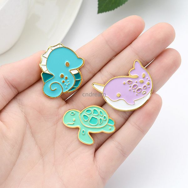 Cute Turtle Sea Horse Whale Lapel Pin Esmalte Cartoon Marine Animal Broches Top Shirt Bag Cosage Mujeres Niños Joyería de moda Will y Sandy