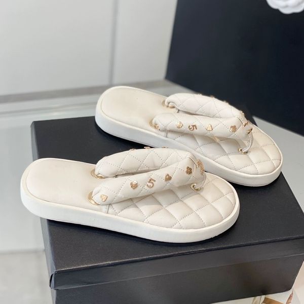 Tongs concepteurs sandales femmes pantoufles pantoufles chambre blanches de haute qualité.