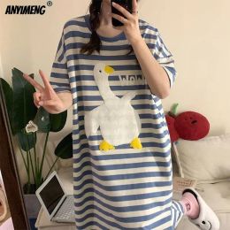 Leuke witte zwanenstrip Lang Sleepshirt voor vrouwen Summer Milk Silk Pyjama's ingesteld voor vrouw Casual korte mouwen Nachtjaarsstudenten Huiskleding