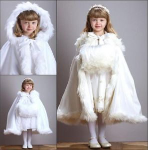 Leuke winter bruiloftjas prinses bloem grils bruids cape ivoor satijn met bont trim bruiloft mantel mantel mantel kerstaccessoires2761215