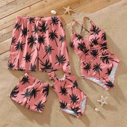 CUZH Family Matching Outfits Family Matching Swimsuit en todo el árbol de coco impreso Pink Swim Trunks Shorts y Spaghetti Strap One Piece Swimsuit D240507