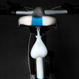 Boules de cyclisme queue imperméable en silicone queue de coeur de coeur en forme de bicycleur arrière lumineux arrière avertissement de nuit