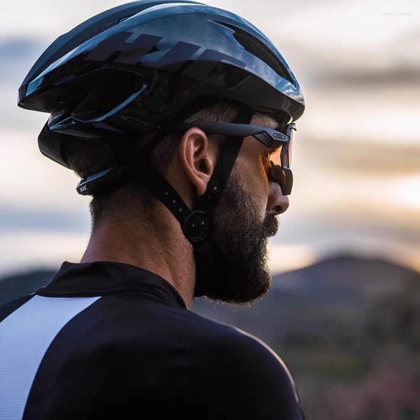 Gorras de ciclismo Cascos de bicicleta profesionales Bicicletas de montaña de carretera Transpirable duro para hombres y mujeres