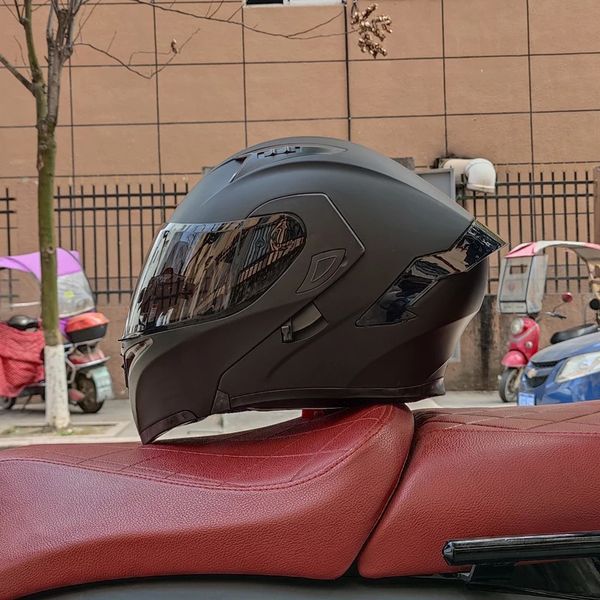 Casques de cyclisme Casque de Moto rabattable casque intégral à Double lentille de haute qualité approuvé par le DOT Moto cascos motociclistas capacete 231201