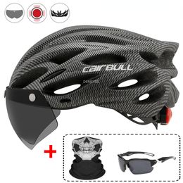 Casques de cyclisme Casque de sécurité ultra-léger En plein air Moto Vélo Feu arrière Lentille amovible Visière Vélo de route de montagne 230803