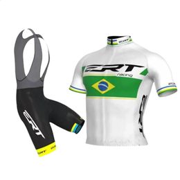 Conjuntos de jersey de ciclismo Brasil Ert Racing Ciclismo Jersey Set Verano Hombres Ropa de manga corta Camisas de bicicleta transpirables Bib Shorts Traje MTB Bike Apparel 231116