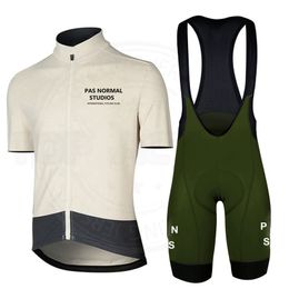 Conjuntos de jersey de ciclismo PNS Pas Normal Studios Hombres Verano Ciclismo Jersey Mangas cortas Baberos Pantalones cortos Traje Ropa de bicicleta Conjunto MTB Uniforme Camisa 230801