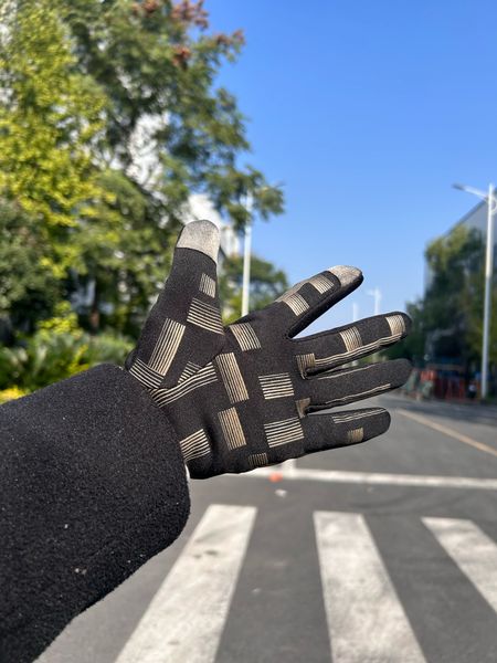 Ciclismo Pantalla táctil táctil Ciclismo eléctrico Al aire libre Guantes de algodón de vellón impermeables para hombres y mujeres