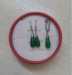 Cilindrische waterdruppel groene Maleise jade 925 zilveren hanger ketting oorbellen set 2 delige sieraden set