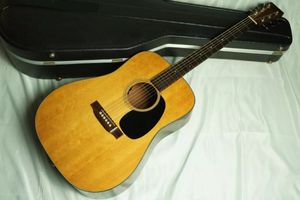 D 18 Standard 1987 Guitare acoustique comme le même des images