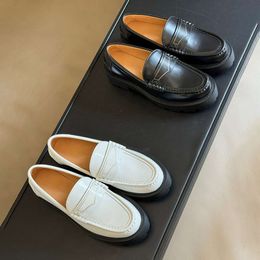 D Carrefour 2024 nieuwe Britse stijl eenvoudige casual veelzijdige lage handgemaakte kleine leren schoenen voor dames
