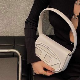 d Familys 2024 Nouveau sac de selle Instagram pour femme Super populaire et petit Dingdang bandoulière une épaule