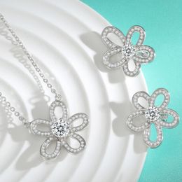 D VVS1 Moissanite Diamond sieraden Set voor vrouwen 925 Sterling Silver 18K PLated Flower Pendant Necklace Stud Earring Gifts