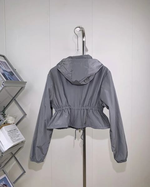 D53 printemps et automne vend la veste pour femmes gris poche à capuche zipper de dessin corde courte à manteau solaire