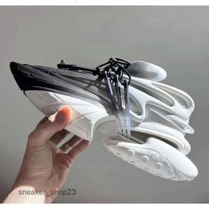 Papa 2024 Balmmain Casual Space Sports Couple Sneaker Sports Femmes Qualité Navette Unicorne Men épais Sole Top suré