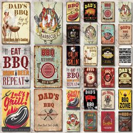DAD'S BBQ Sign Plaque en métal en étain pour décoration murale en métal pour barbecue, bar, pub, cuisine, zone de fête, panneaux métalliques vintage, peinture en fer 30 x 20 cm W03