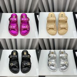 Papá Sandal Slip On sin la correa de espalda Mujeres Canal de lujo de verano Mula zapatos de mula zapatos planos de cuero real Strap delanteros Sliders de verano Sliders 35-42